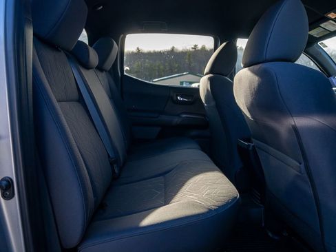 Used 2017 Toyota Tacoma TRD Sport image 15