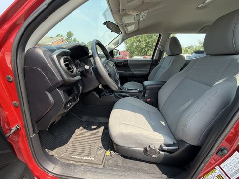 Used 2017 Toyota Tacoma SR w/ SR Convenience Package RWD image 12