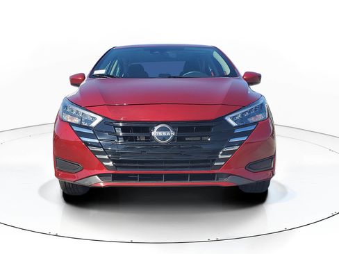 Used 2025 Nissan Versa SV image 2