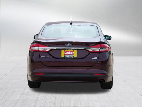 Used 2018 Ford Fusion SE w/ Fusion SE Technology Package FWD image 6