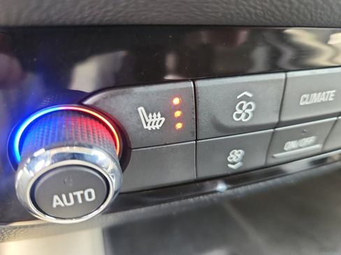 Used 2019 Buick Enclave Essence image 32