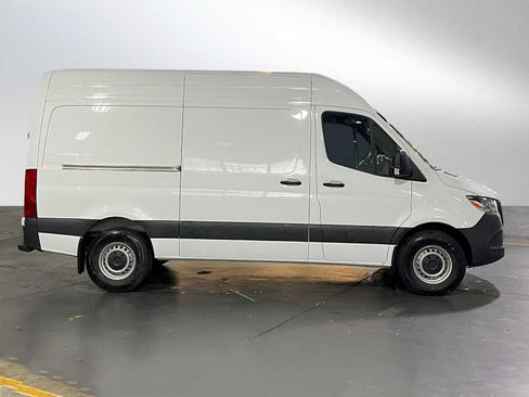 Used 2025 Mercedes-Benz Sprinter 2500 image 2