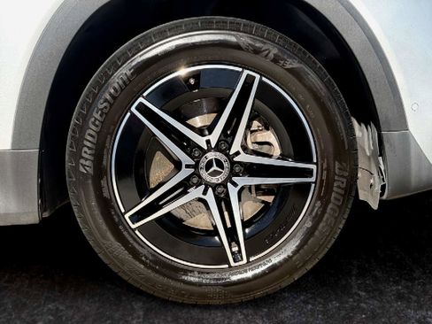 Used 2023 Mercedes-Benz EQB 300 4MATIC image 10