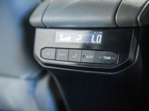 Used 2022 Toyota Highlander Limited AWD/4WD image 36