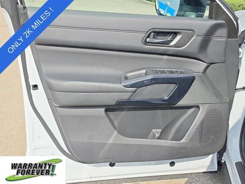 Used 2026 Nissan Pathfinder SV FWD image 18