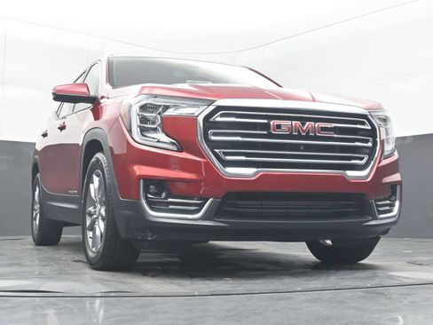 Used 2023 GMC Terrain SLT w/ Tech Package FWD image 25