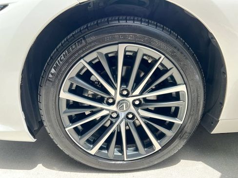 Used 2025 Lexus ES 350 w/ Premium Package FWD image 9
