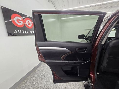 Used 2016 Toyota Highlander Plus FWD image 28