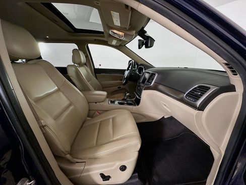 Used 2018 Jeep Grand Cherokee Limited image 32