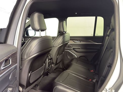New 2026 Jeep Grand Cherokee Limited AWD/4WD image 9