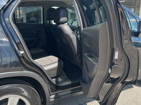 Used 2019 Chevrolet Trax LT w/ LT Convenience Package FWD image 14