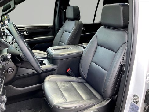 Used 2024 Chevrolet Tahoe Z71 w/ Luxury Package AWD/4WD image 20