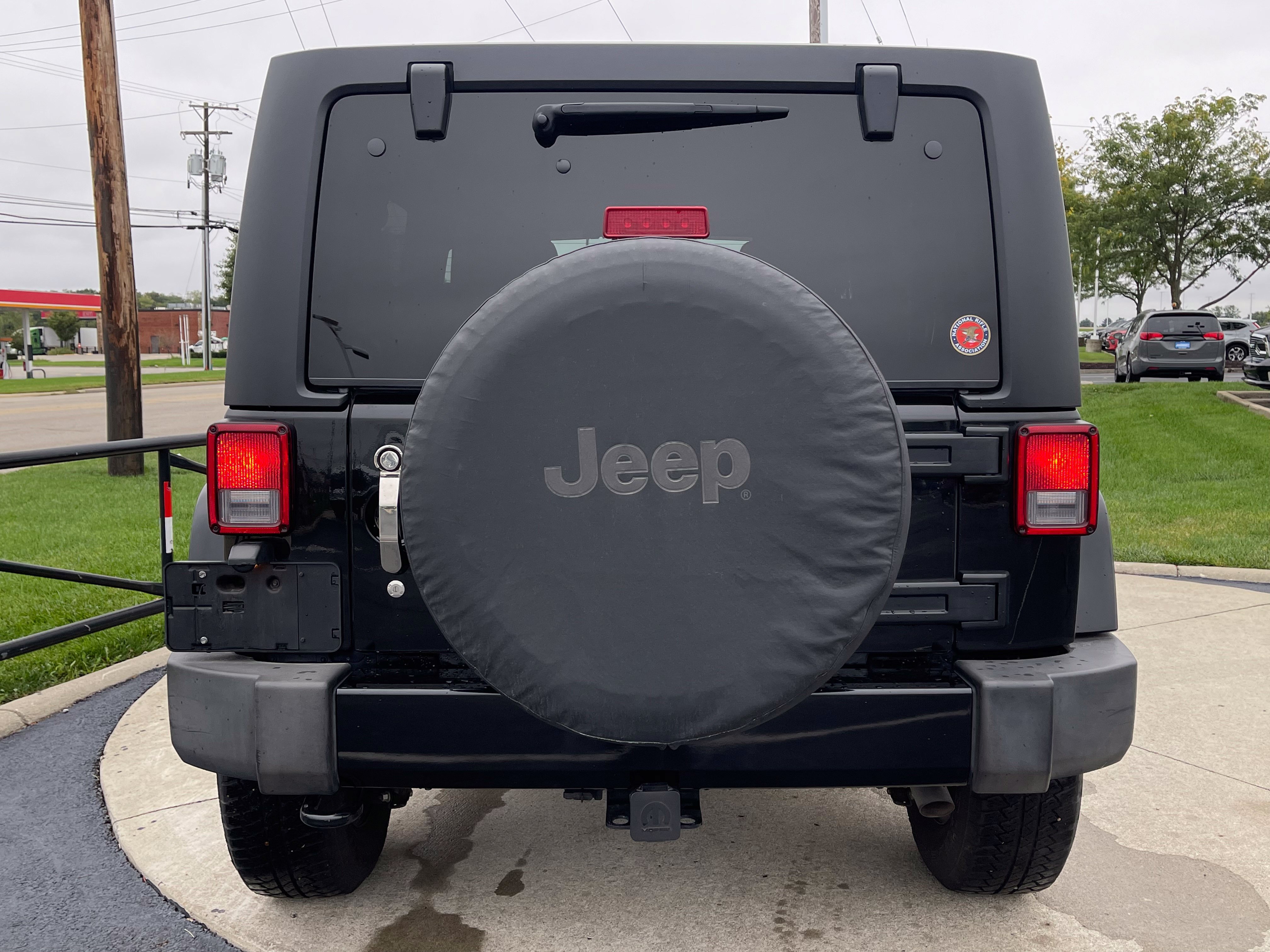 Used 2017 Jeep Wrangler Unlimited Sahara w/ Trailer Tow Group AWD/4WD image 6