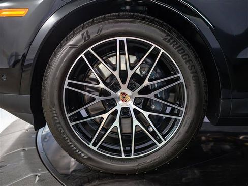 Certified 2026 Porsche Cayenne AWD/4WD image 14