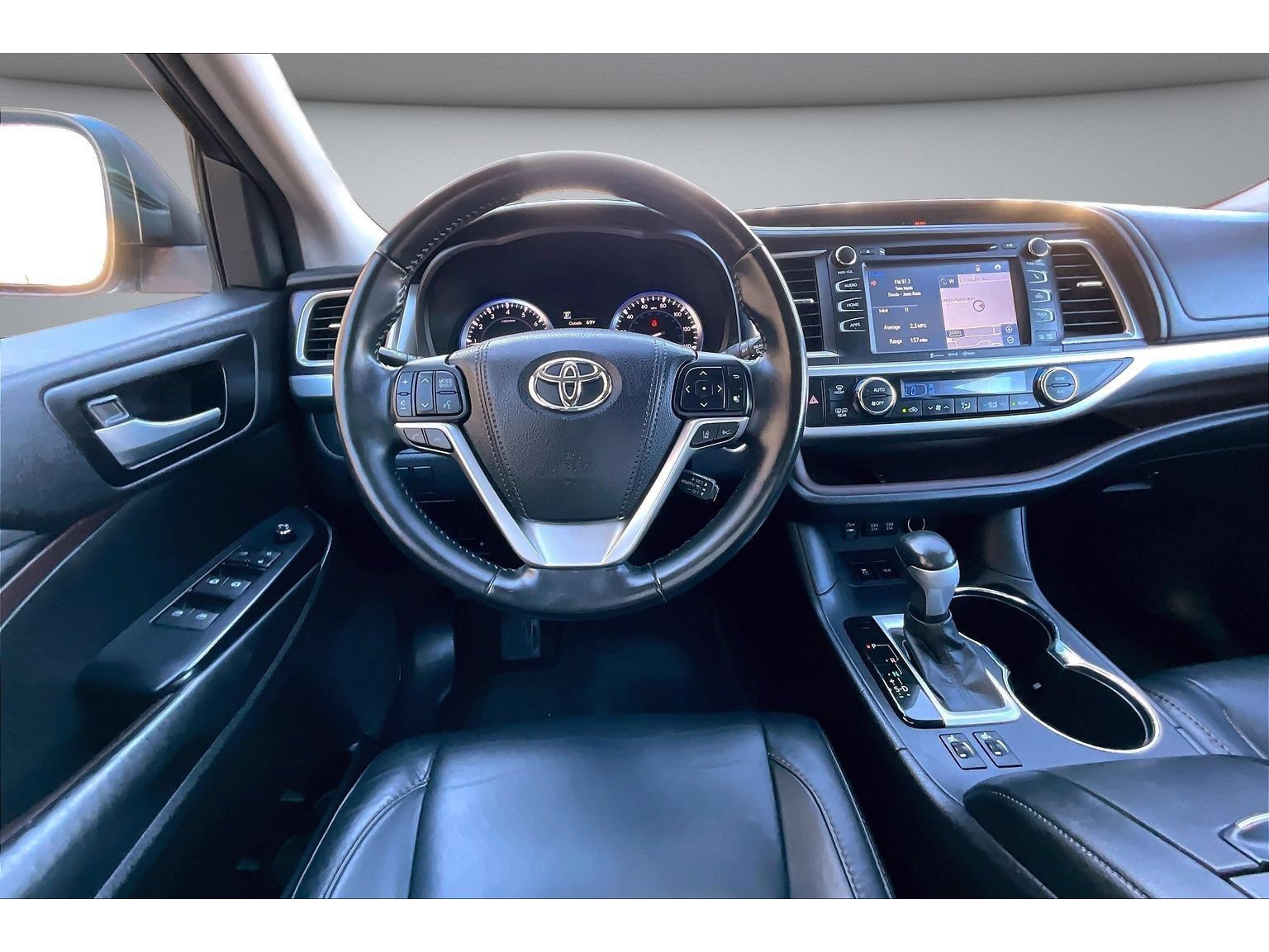 Used 2017 Toyota Highlander XLE w/ Carpet Mat Package AWD/4WD image 8
