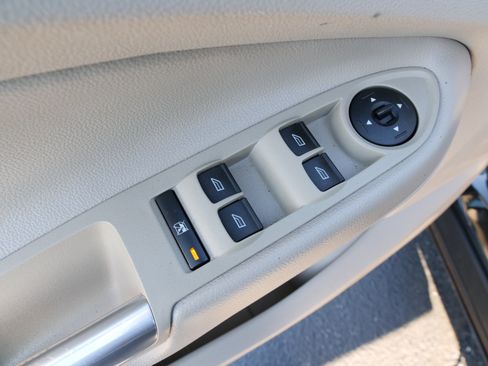 Used 2017 Ford Escape SE image 19