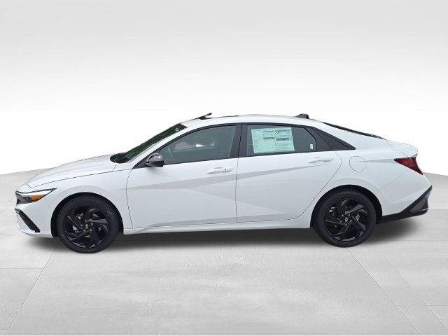 New 2026 Hyundai Elantra SEL Sport FWD image 2