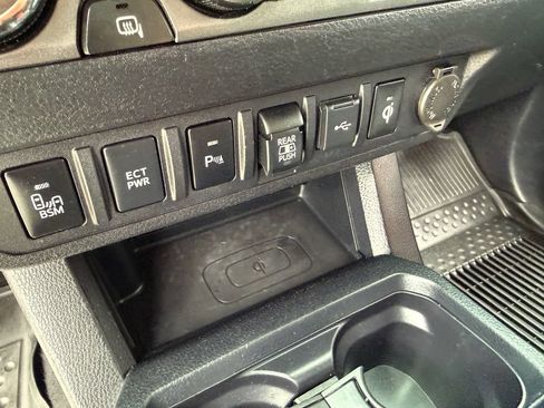 Used 2020 Toyota Tacoma TRD Off-Road w/ Technology Package AWD/4WD image 40