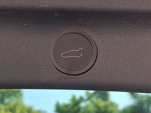 Used 2023 Tesla Model Y Long Range AWD/4WD image 33