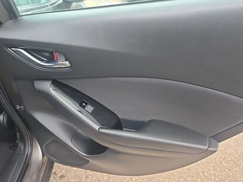 Used 2017 MAZDA MAZDA3 Sport image 23