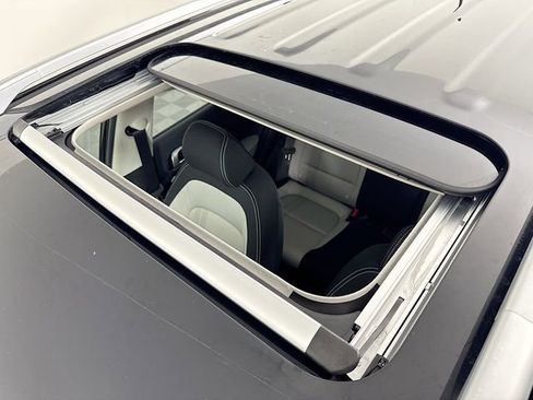 New 2026 Hyundai Venue SEL FWD image 34
