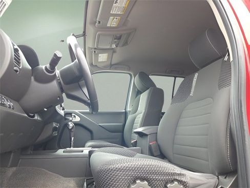 Used 2018 Nissan Frontier PRO-4X image 9