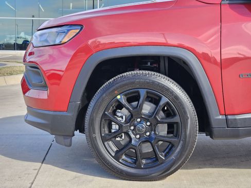 New 2026 Jeep Compass Latitude image 11