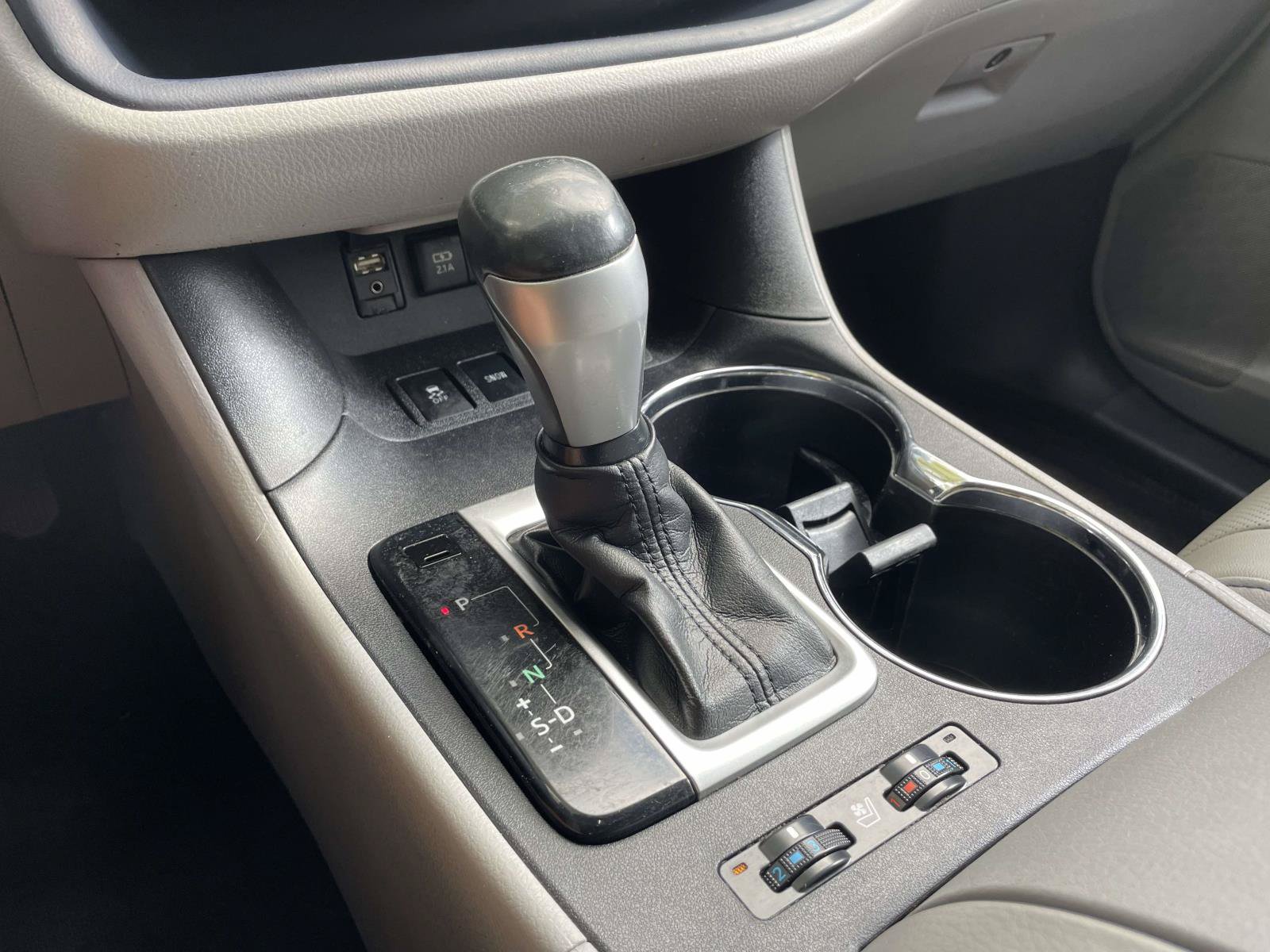 Used 2017 Toyota Highlander Limited FWD image 36