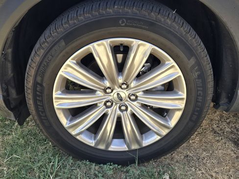 Used 2021 Ford Explorer Limited w/ Equipment Group 301A RWD image 9