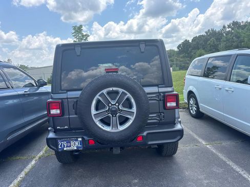 Used 2022 Jeep Wrangler Unlimited Sahara AWD/4WD image 14