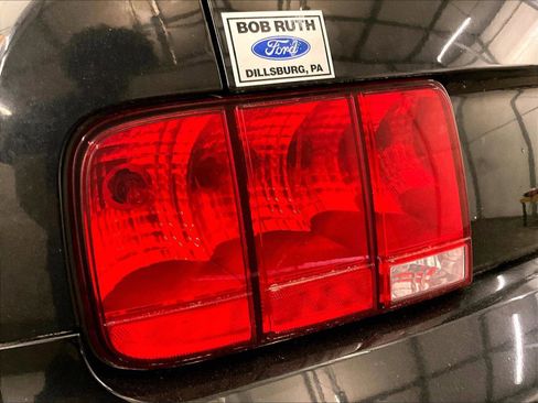 Used 2006 Ford Mustang GT Premium RWD image 29