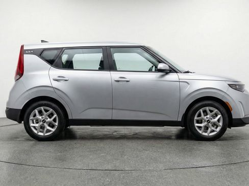 Used 2025 Kia Soul LX w/ LX Technology Package FWD image 11