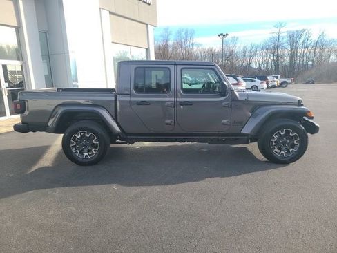 New 2026 Jeep Gladiator Sport image 7