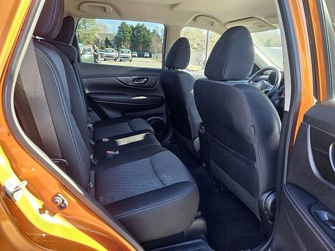 Used 2020 Nissan Rogue SV image 15