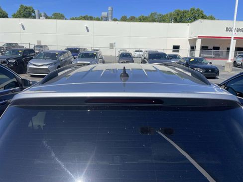 Used 2021 Volkswagen Tiguan SE FWD image 22