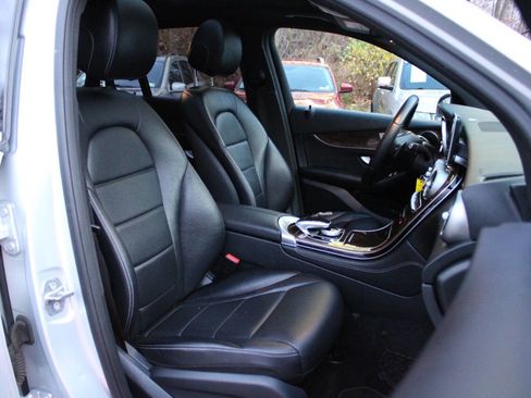 Used 2017 Mercedes-Benz GLC 300 4MATIC image 31