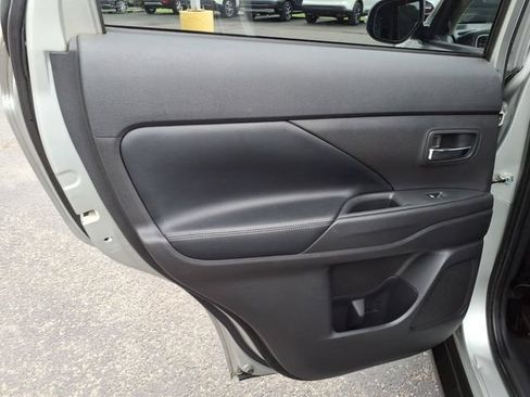 Used 2020 Mitsubishi Outlander AWD image 15