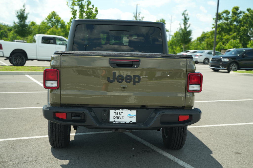 New 2026 Jeep Gladiator Sport w/ Dual Top Group AWD/4WD image 6