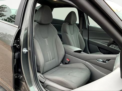 Used 2024 Hyundai Elantra SEL w/ Convenience Package image 7