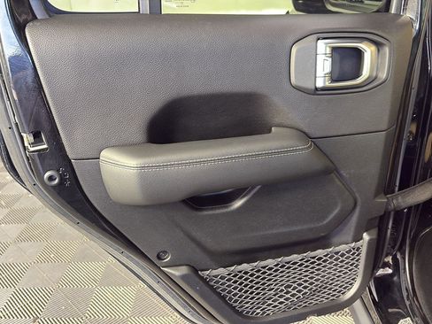 Used 2019 Jeep Wrangler Unlimited Rubicon image 23