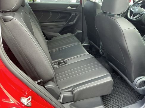 Certified 2023 Volkswagen Tiguan SE w/ Panoramic Sunroof Package FWD image 34