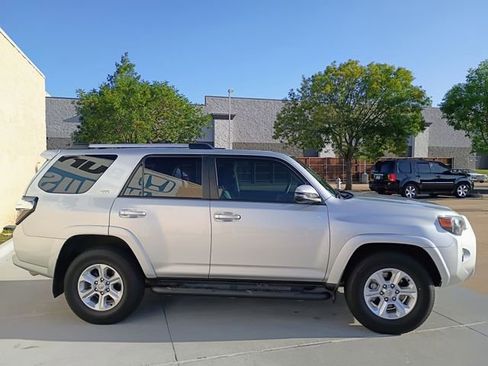 Used 2022 Toyota 4Runner SR5 Premium w/ Moonroof Package RWD image 7