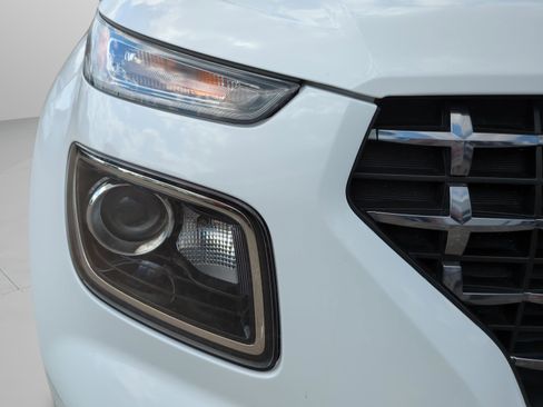 Certified 2021 Hyundai Venue SEL FWD image 8