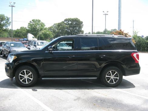 Used 2018 Ford Expedition XLT w/ Equipment Group 202A AWD/4WD image 4