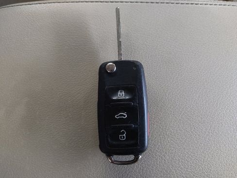 Used 2019 Volkswagen Passat 2.0T Wolfsburg image 32