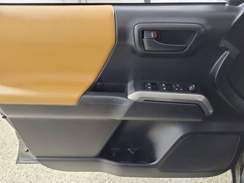 Used 2019 Toyota Tacoma SR5 RWD image 21