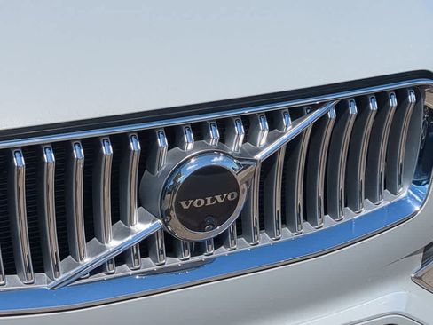 Certified 2024 Volvo XC90 B6 Plus w/ Protection Package Premier AWD/4WD image 11
