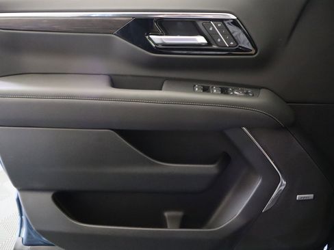 New 2025 Chevrolet Suburban Premier image 36