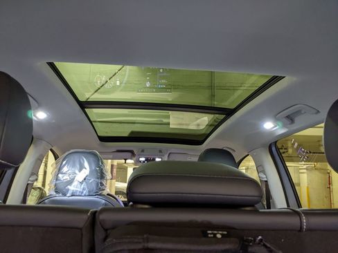 New 2026 Volkswagen Tiguan SE FWD image 13