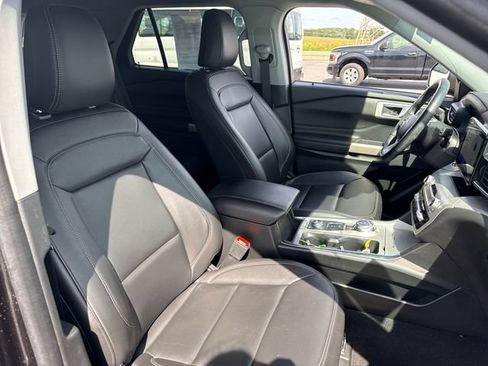 Used 2023 Ford Explorer XLT w/ Equipment Group 202A AWD/4WD image 13